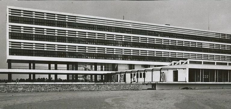 Giuseppe Vaccaro, Colonia marina dell’Agip, Cesenatico. Fronte sul mare. Credits Archvio Vaccaro