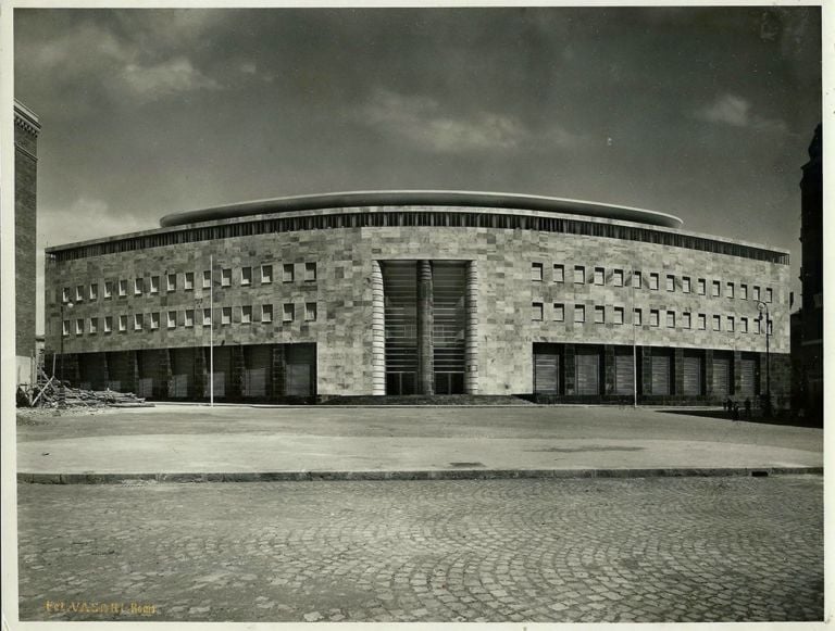 Giuseppe Vaccaro, Palazzo delle Poste, Napoli. Credits Archivio Vaccaro