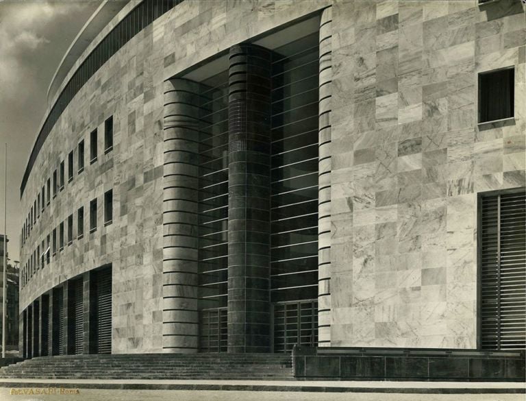 Giuseppe Vaccaro, Palazzo delle Poste, Napoli. Credits Archvio Vaccaro