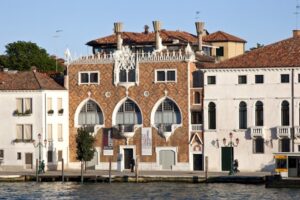 Si vuole vendere la Casa dei Tre Oci di Venezia per risanare il bilancio dell’M9 di Mestre?
