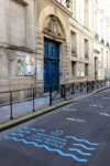 La segnaletica stradale a Parigi via Facebook courtesy 5.5