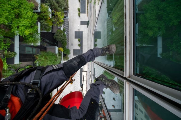 Le fotografie di Dimitar Harizanov, il fotografo Spiderman di Milano