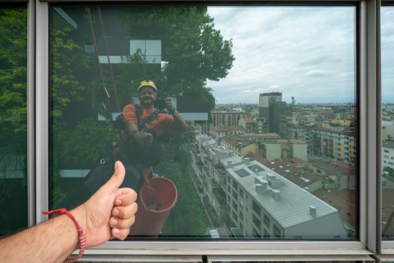 Le fotografie di Dimitar Harizanov, il fotografo Spiderman di Milano