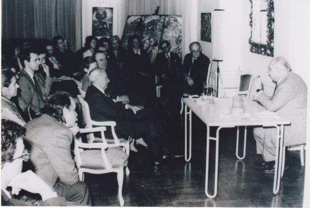 Manganelli omaggiato del Premio Letterario Europeo, Vienna, 1986. Archivio Lietta Manganelli