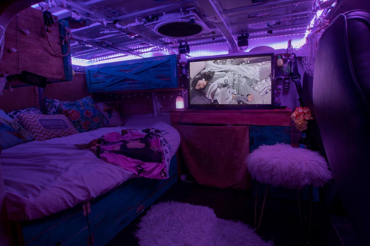 Roxman Gatt – ULTRASTUDIO LOS ANGELES. BUT LOVE LEFT N ROOM FOR HYDRATION Exhibition view Secret Location 03 11 2019 – 17 11 2019