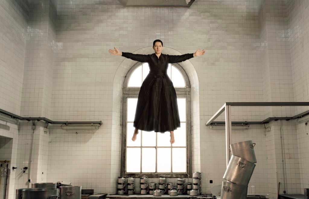 Marina Abramović in mostra a Napoli con “The Kitchen”, opera dedicata a Santa Teresa d’Avila