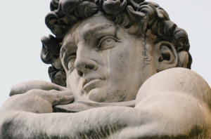 To humans, from Florence. Le statue di Firenze raccontano la città vuota
