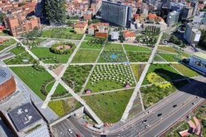 A Milano apre Lido BAM: una spiaggia verde tra i grattacieli di Porta Nuova