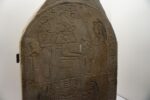 Bassorilievo con Ramses II che riceve il segno Ankh, “Vita”, Nuovo Regno (1294 – 1213 a.C.), calcare dipinto. Parigi, Musée du Louvre, Dipartimento di Antichità egiziane. Photo Serena Tacchini
