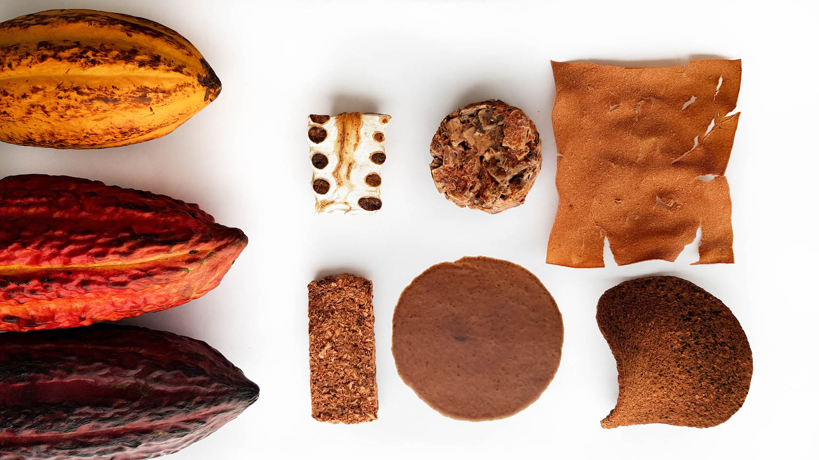 Esempi di biomateriali ricavati dagli scarti di lavorazione del cacao, Kajkao by Lako - courtesy Claudia Valverde
