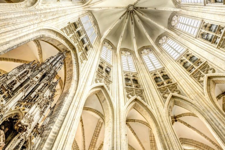 Collegiata di San Pietro, Lovanio, interno. Courtesy M Museum Leuven. Photo © Rudi Van Beek