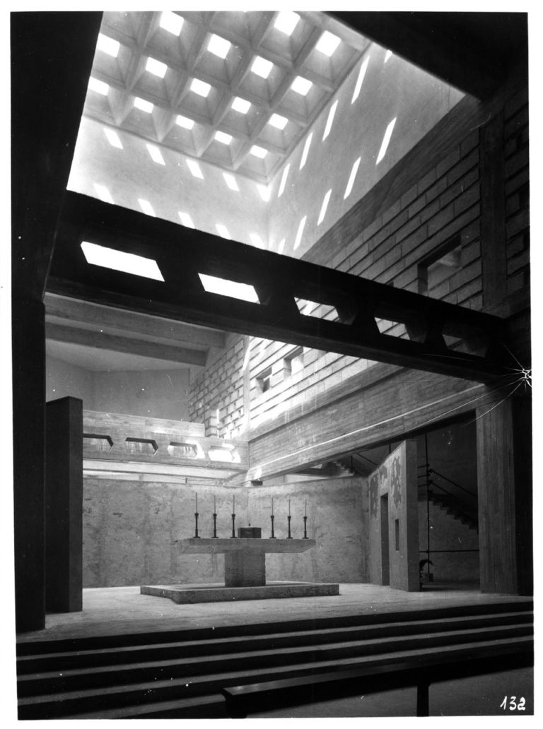 Figini e Pollini, Chiesa della Madonna dei Poveri, Milano, 1952 54, veduta interna. Photo Fortunati. Mart, Archivio del ‘900, Fondo Figini Pollini