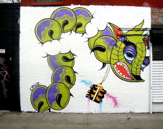 Iena Cruz, Bruco iena, 2015. Il primo muro dipinto da Iena Cruz a New York, all’esterno della Graphite Gallery a Williamsburg. L’opera è stata cancellata. Photo courtesy of the artist