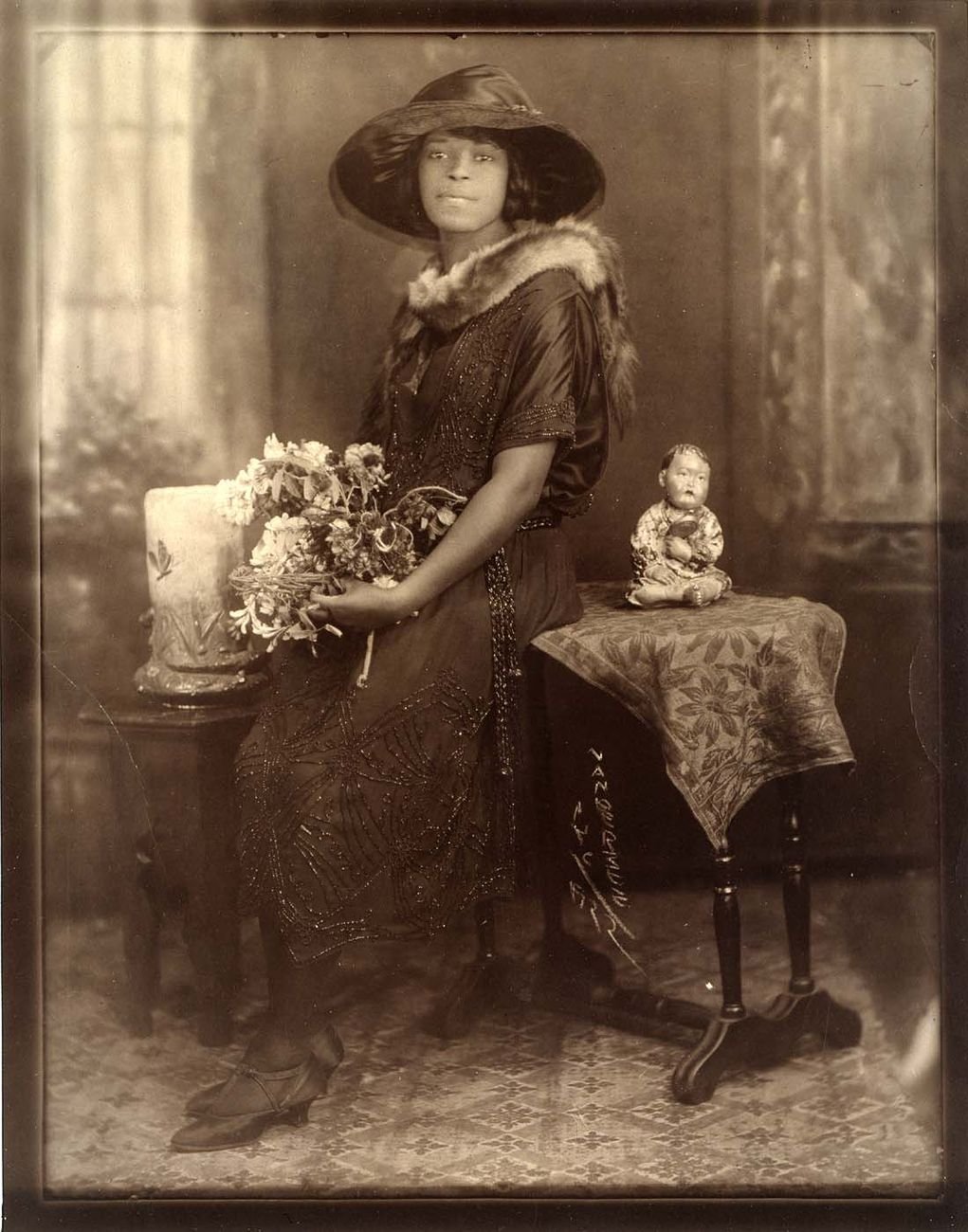 James Van Der Zee, Evening Attire, 1922. Smithsonian American Art Museum, Washington