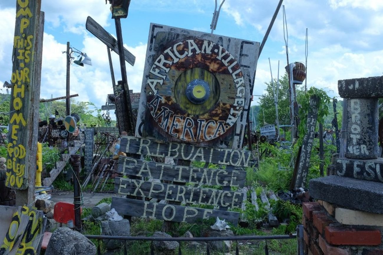 Joe Minter, African Village in America, Birmingham (Alabama) 1989 ongoing. Photo Billy Reed