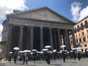 “Così rischia di scomparire una professione”: le proteste delle guide turistiche da nord a sud