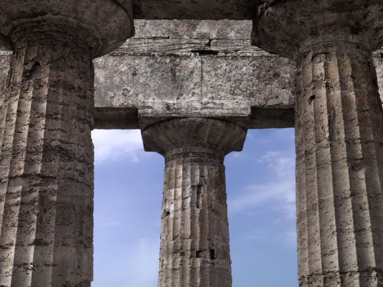 Paestum, dettaglio del Tempio. Photo Massimo Listri