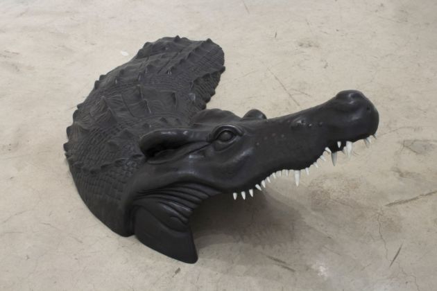 Roland Ventura, Crocodile, 2018, bronzo, cm 40x1136x40. Courtesy Blindarte