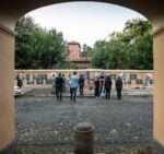 Sabine Scho, installazione del lavoro “Tutti gli animali benedetti appartengono alla casa - alla campagna, vanno a spasso non banditi” (2020) con fotografie di Sabine Scho e Matthias Holtmann, Villa Massimo, Roma, foto Alberto Novelli