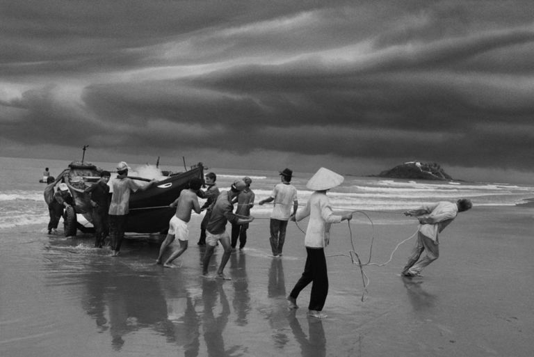 Sebastião Salgado, The beach of Vung Tau, formerly named Cap Saint Jacques, from where the majority of boat people left. Southern Vietnam. 1995 © Sebastião Salgado - Amazonas Images - Contrasto