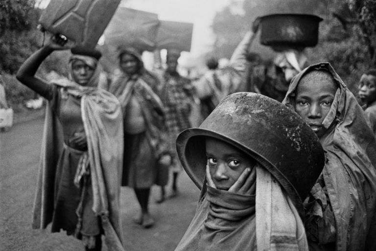 Sebastião Salgado, Water supplies are often far away from the refugee camps. Goma, Zaire, 1994 © Sebastião Salgado Amazonas Images Contrasto