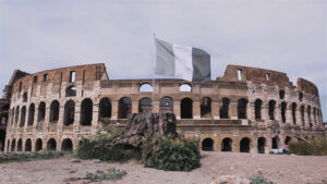 Tricolore. La bandiera in bianco e nero di Iginio De Luca