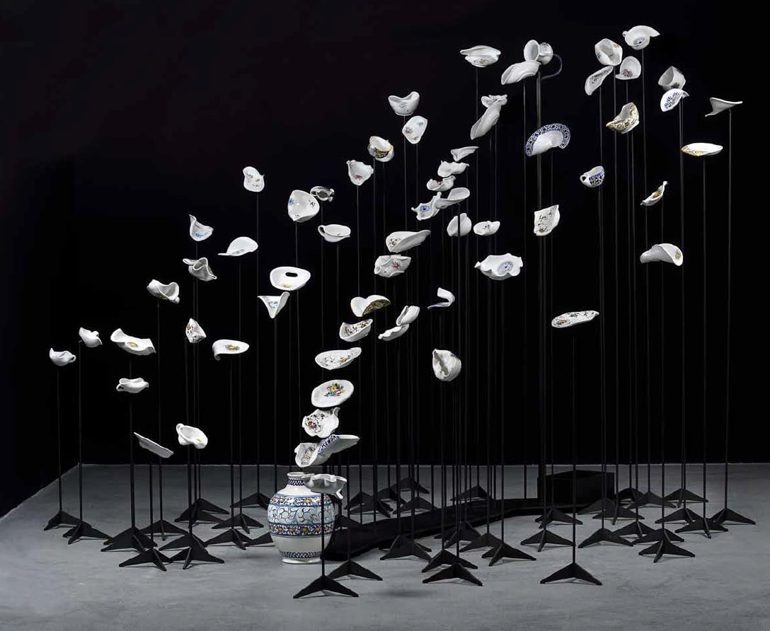 Mario Airò, Modellare l’acqua, 2019 2020, ceramica, ferro, acqua, impianto idraulico, dimensioni ambientali