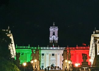 I monumenti di Roma e le proiezioni tricolori.