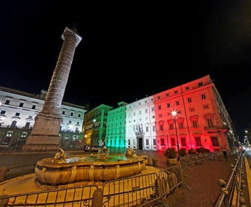 I monumenti di Roma e le proiezioni tricolori.