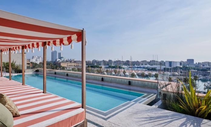La piscina panoramica della Soho House di Barcellona Courtesy Soho House