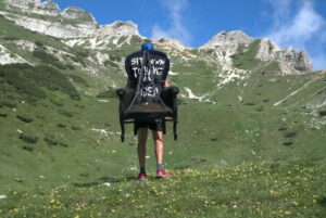 La performance di Andrea Bianconi sulle vette delle Dolomiti