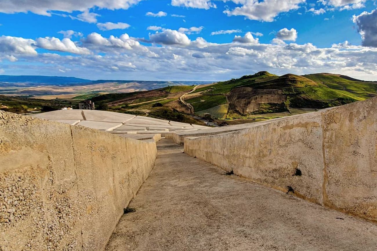 Cristina Barranca, Immersi nel Cretto di Burri, 2019, IG @cristina_barranca