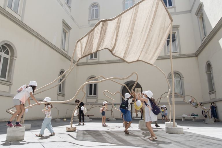 Giocherai nel quotidiano, correndo / You will play in the everyday, running - installazione di Temitayo Ogunbiyi al Madre di Napoli. Ph. Tommaso Vitiello