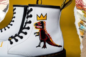 Scarpe. Edizione speciale Dr. Martens nel segno di Jean-Michel Basquiat