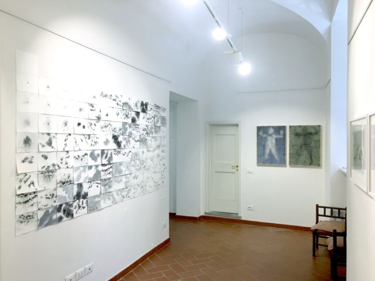 Federica Gonnelli, Come isolate nubi, 2020, installation view at Galleria Studio 38, Pistoia. Courtesy l’artista e Galleria Studio 38