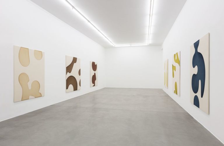 Landon Metz. Clarity. Installation view at Francesca Minini, Milano 2020. Photo Andrea Rossetti