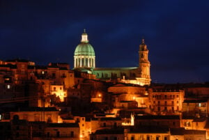 Turismo di prossimità. In Sicilia la Barocco Line, il treno che collega le città del Val di Noto