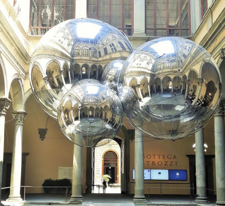 Tomás Saraceno. Aria. Exhibition view at Palazzo Strozzi, Firenze 2020