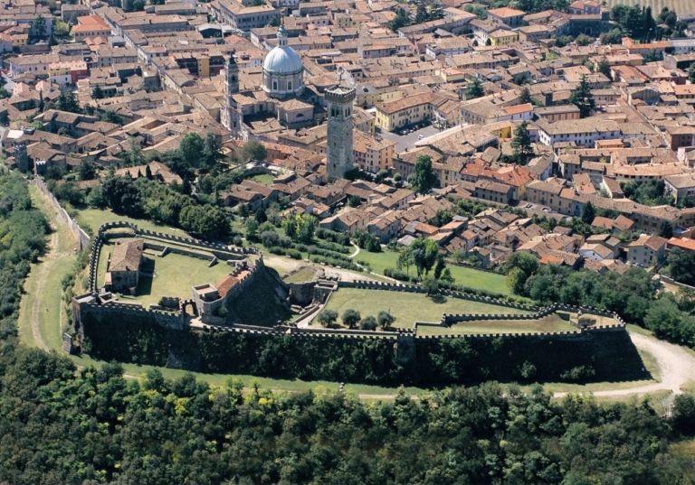 Veduta aerea della Rocca. Courtesy Fondazione Ugo Da Como