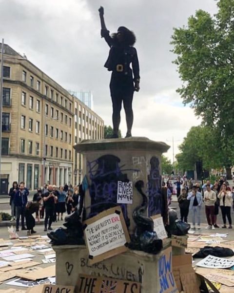 Black Lives Matter: il monumento a Jen Reid di Marc Quinn