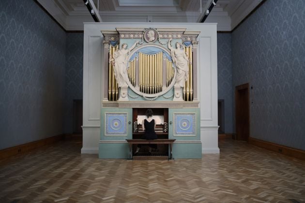 Ragnar Kjartansson, The Sky in a Room, 2018. Performer, organ and the song "Il Cielo in una Stanza" by Gino Paoli (1960) Commissioned by Artes Mundi and Amgueddfa Cymru – National Museum Wales and acquired with the support of the Derek Williams Trust and Art Fund. Courtesy of the artist, Luhring Augustine, New York and i8 Gallery, Reykjavik. Ph. Polly Thomas