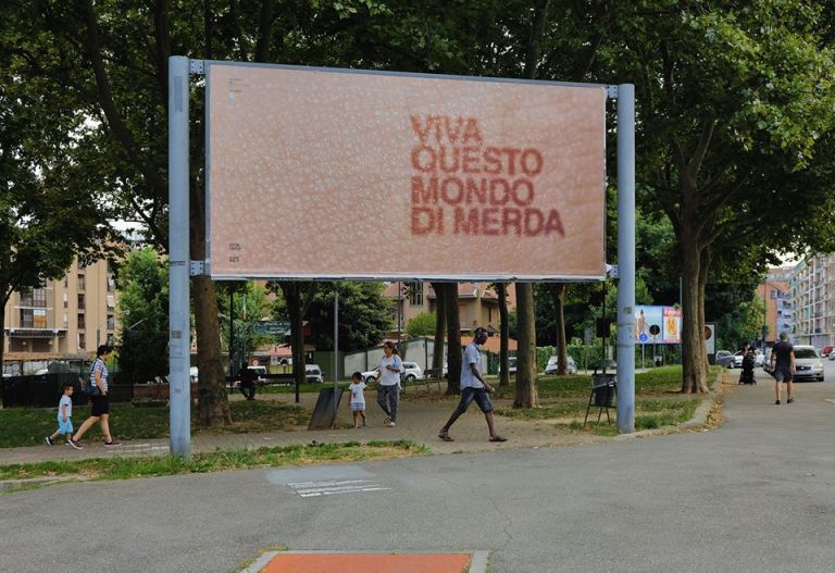 Serena Fineschi, Viva questo mondo di merda (2020), Opera Viva Barriera di Milano, V ed., Flashback, piazza Bottesini,Torino