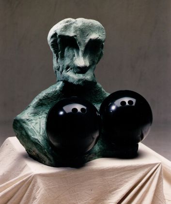 Aldo Mondino, Mamma di Boccioni (6 8), 1992, bronzo e bocce da bowling, cm 58x53,8x38