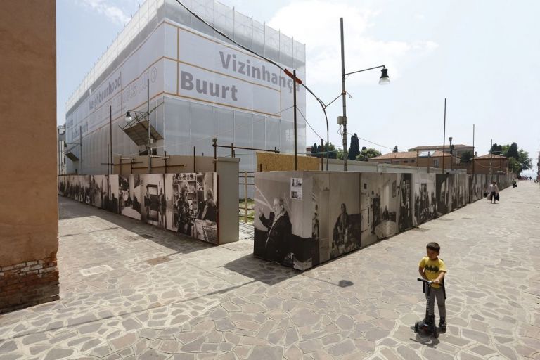 COR Arquitectos con Nuno Grande, “Neighbourhood, Where Alvaro meets Aldo”, allestimento del Padiglione Portoghese alla XV Biennale di Architettura, Venezia, 2016. Photo Nicolò Galeazzi