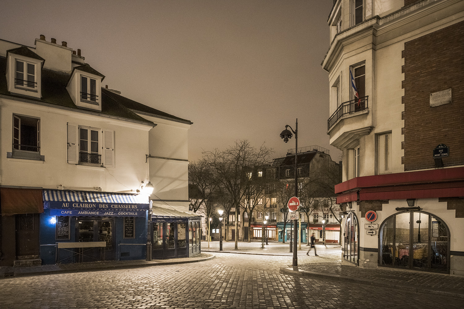 Giovanni Del Brenna, Il primo sabato sera dopo il lockdown a Parigi in Place du Tertre, Montmartre, 21 marzo 2020