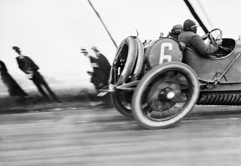 Jacques Henri Lartigue, Grand Prix de l'Automobile Club de France detta anche l'automobile deformata, 1913 ma diffusa da Lartigue nel 1912