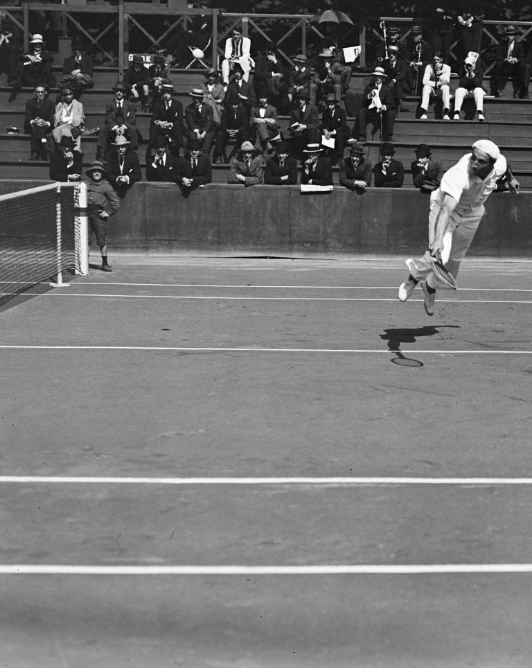 Jacques Henri Lartigue, Il conte Salm durante la finale dei Campionati del Mondo di tennis, Parigi, 8 giugno 1914