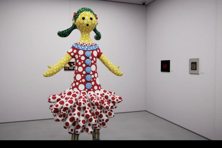 La mostra di Yayoi Kusama in 3D per Mucciaccia Gallery