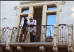 Luigi Presicce e Francesco Lauretta al balcone di San Sebastiano Contemporary Casa Bramante