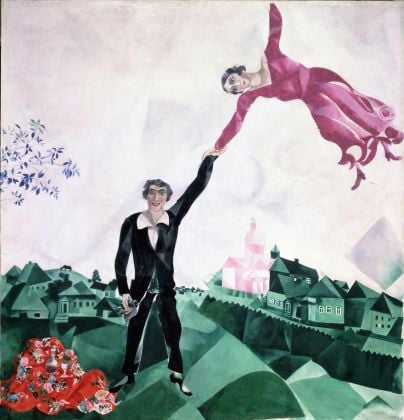 Marc Chagall, La passeggiata, 1917 18, San Pietroburgo, Museo Statale Russo © Chagall ®, by SIAE 2020